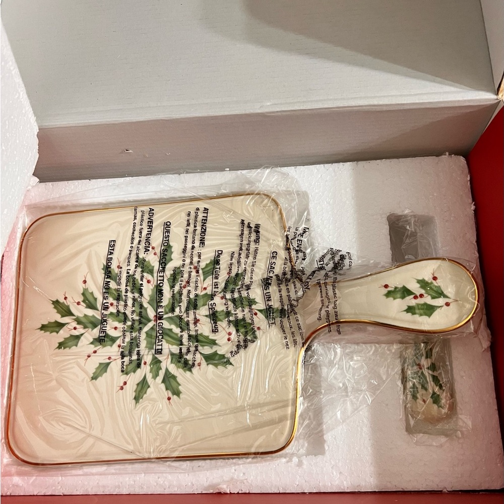 Lenox Holiday Red Cheese Board Set - NIB #14B - Picture 3 of 3